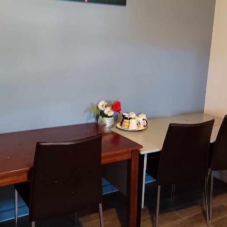 Homestay, Handy City Center Крайстчърч Екстериор снимка